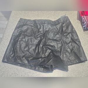 Black Faux Leather Skort (Skirt with Attached Shorts) size L- NWT